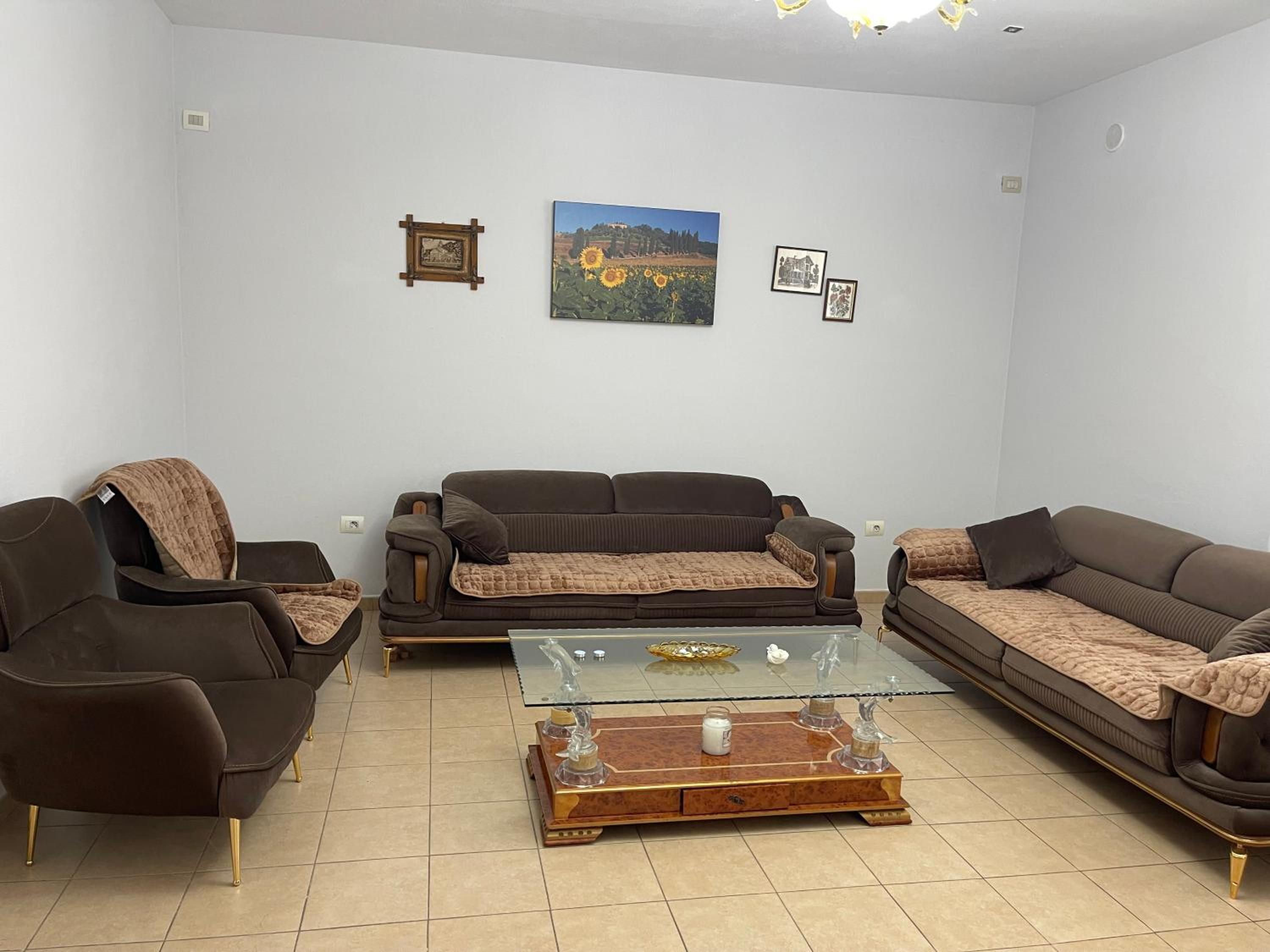 SHTEPIA E ADIT