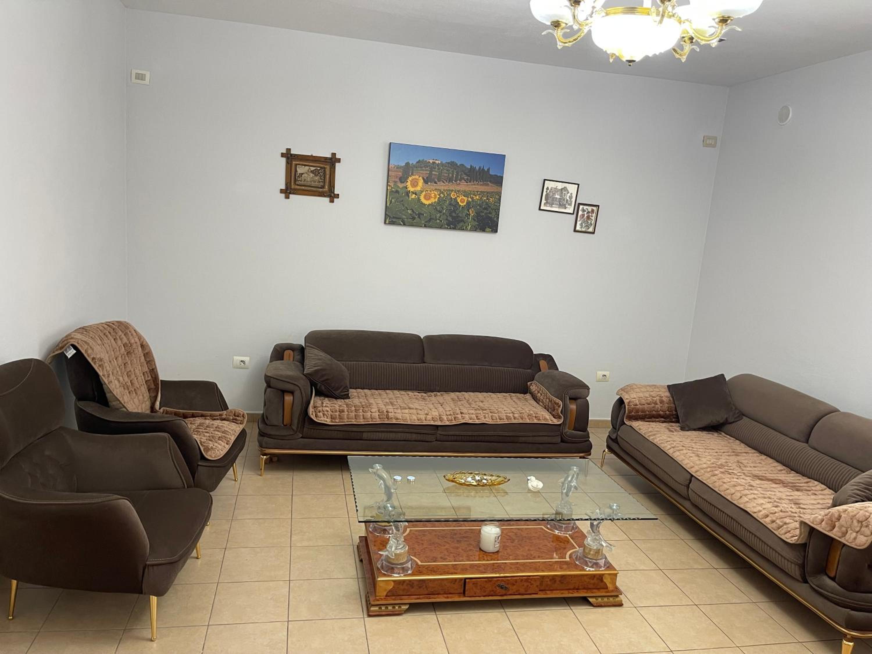 SHTEPIA E ADIT