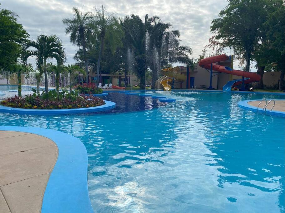 Hermosa casa en cond. privado