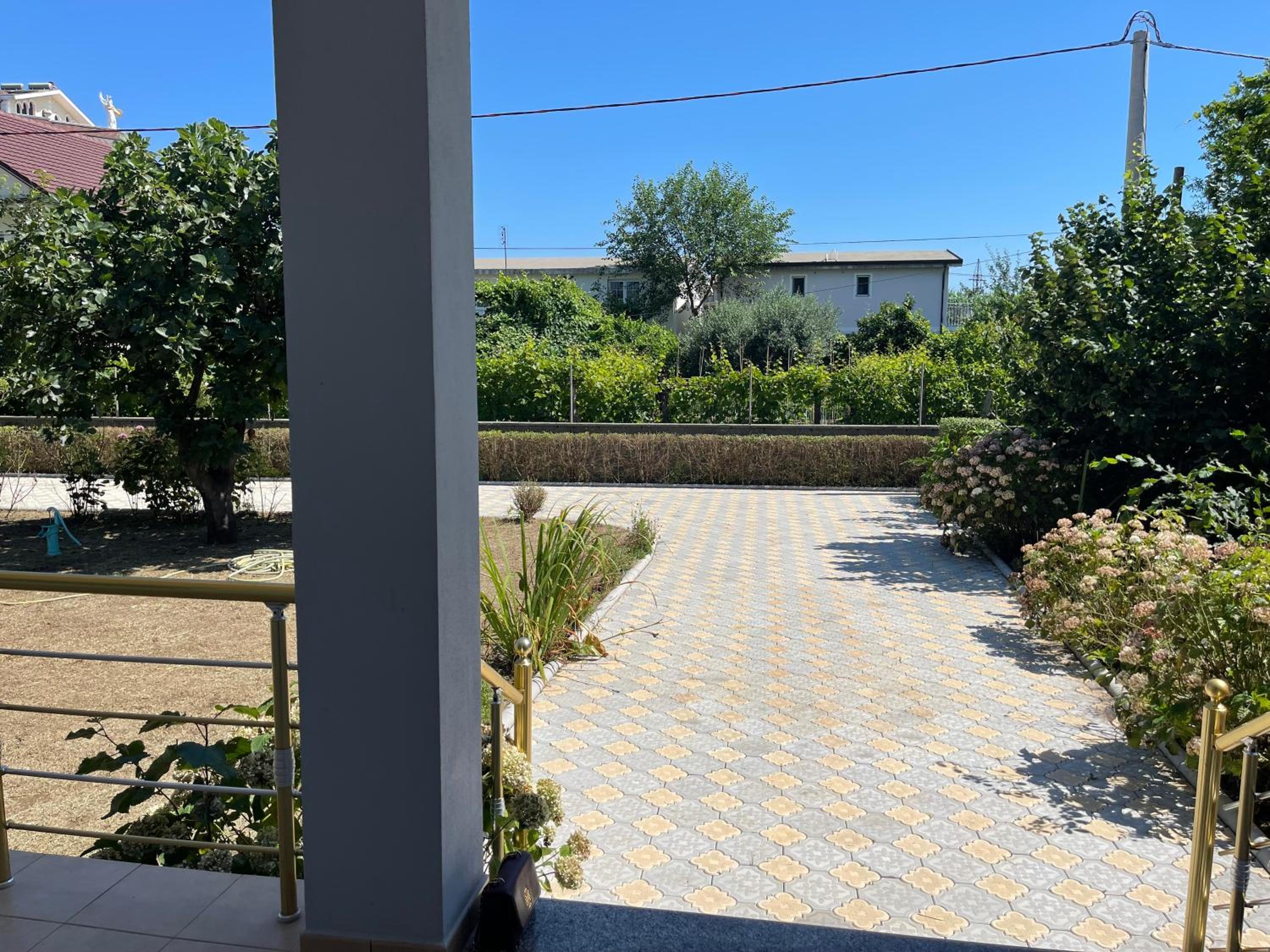 SHTEPIA E ADIT
