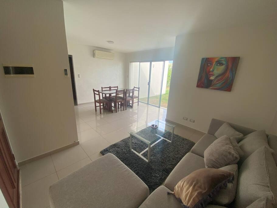 Hermosa casa en cond. privado