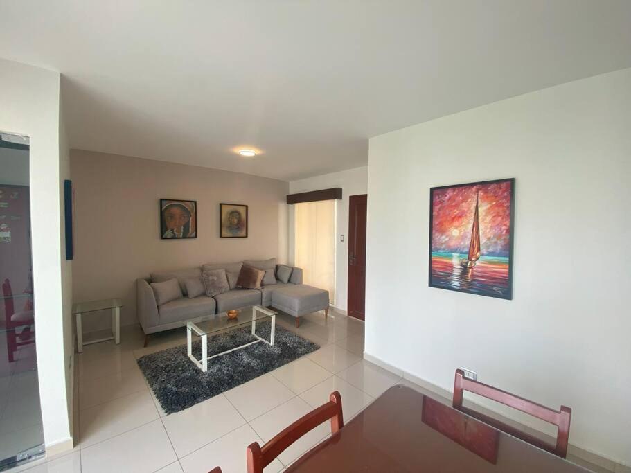 Hermosa casa en cond. privado