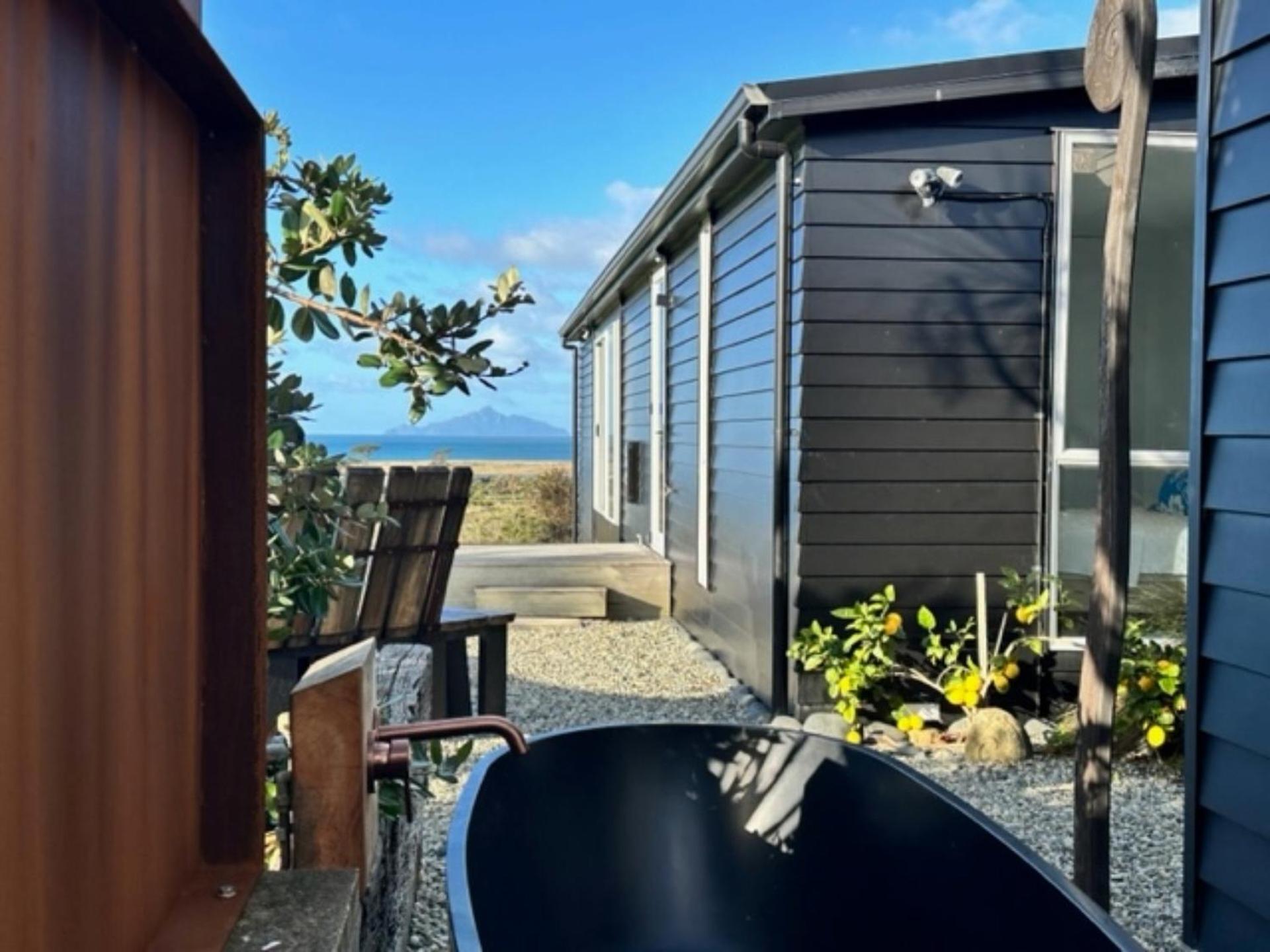 The Chocolate Box - Waipu Cove Holiday Home view 3