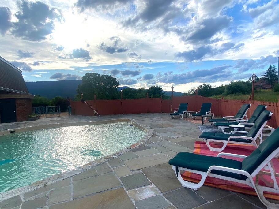 Daydream Mountain Art Chateau