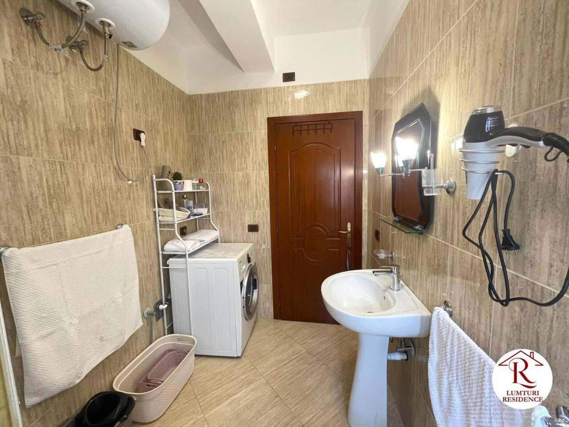 1 Bed Apartment Sleeps 2 with Tv WiFi & Parking