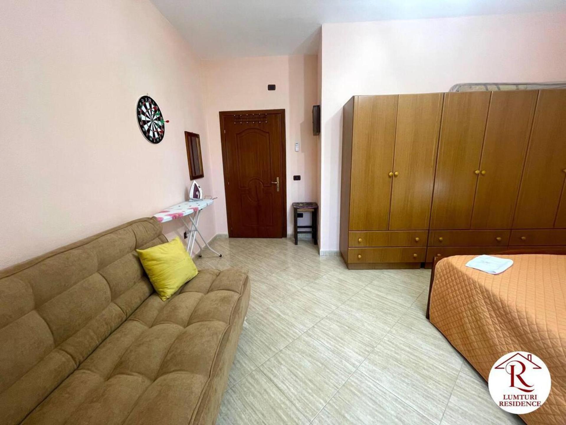 1 Bed Apartment Sleeps 2 with Tv WiFi & Parking