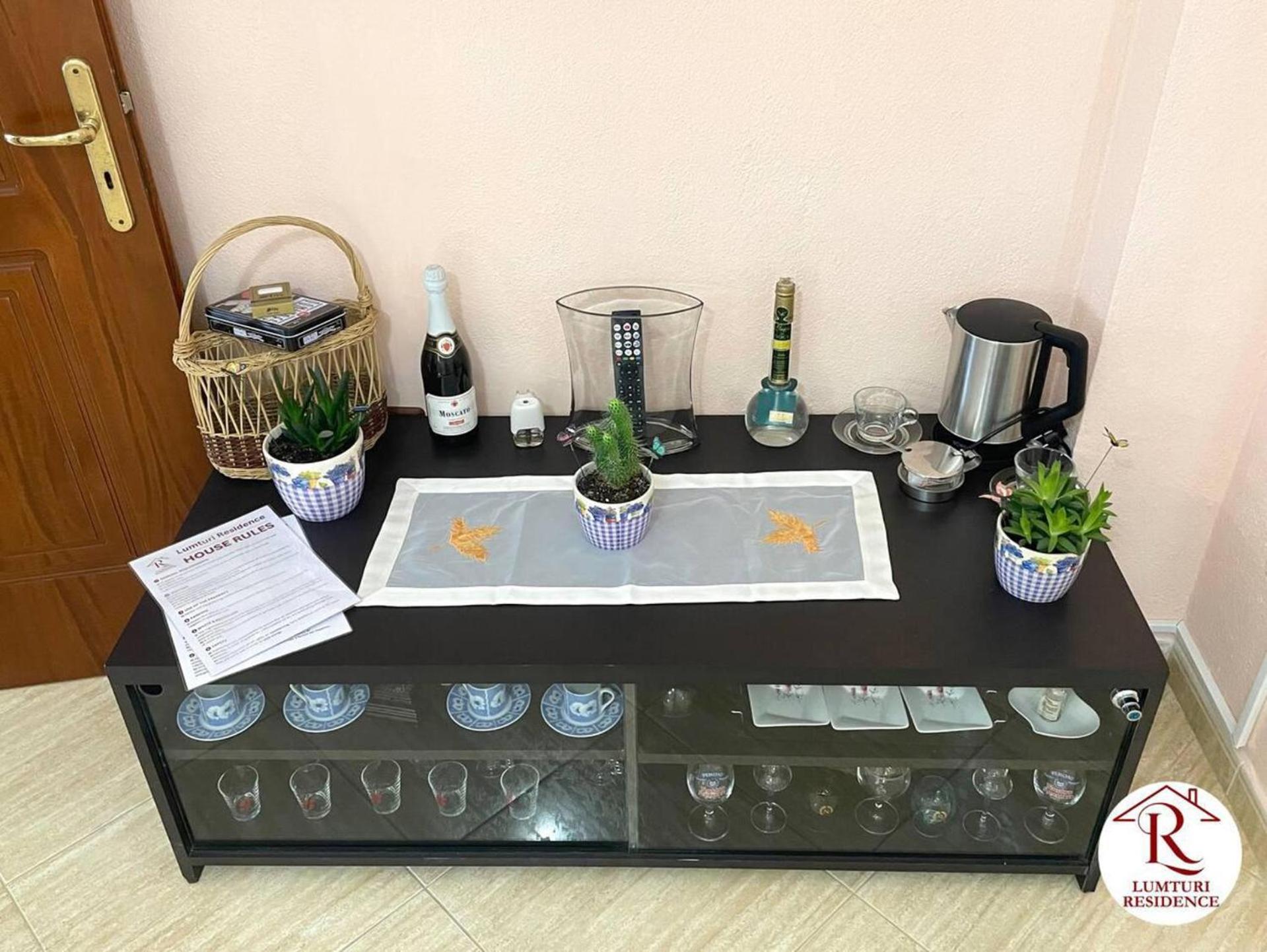1 Bed Apartment Sleeps 2 with Tv WiFi & Parking