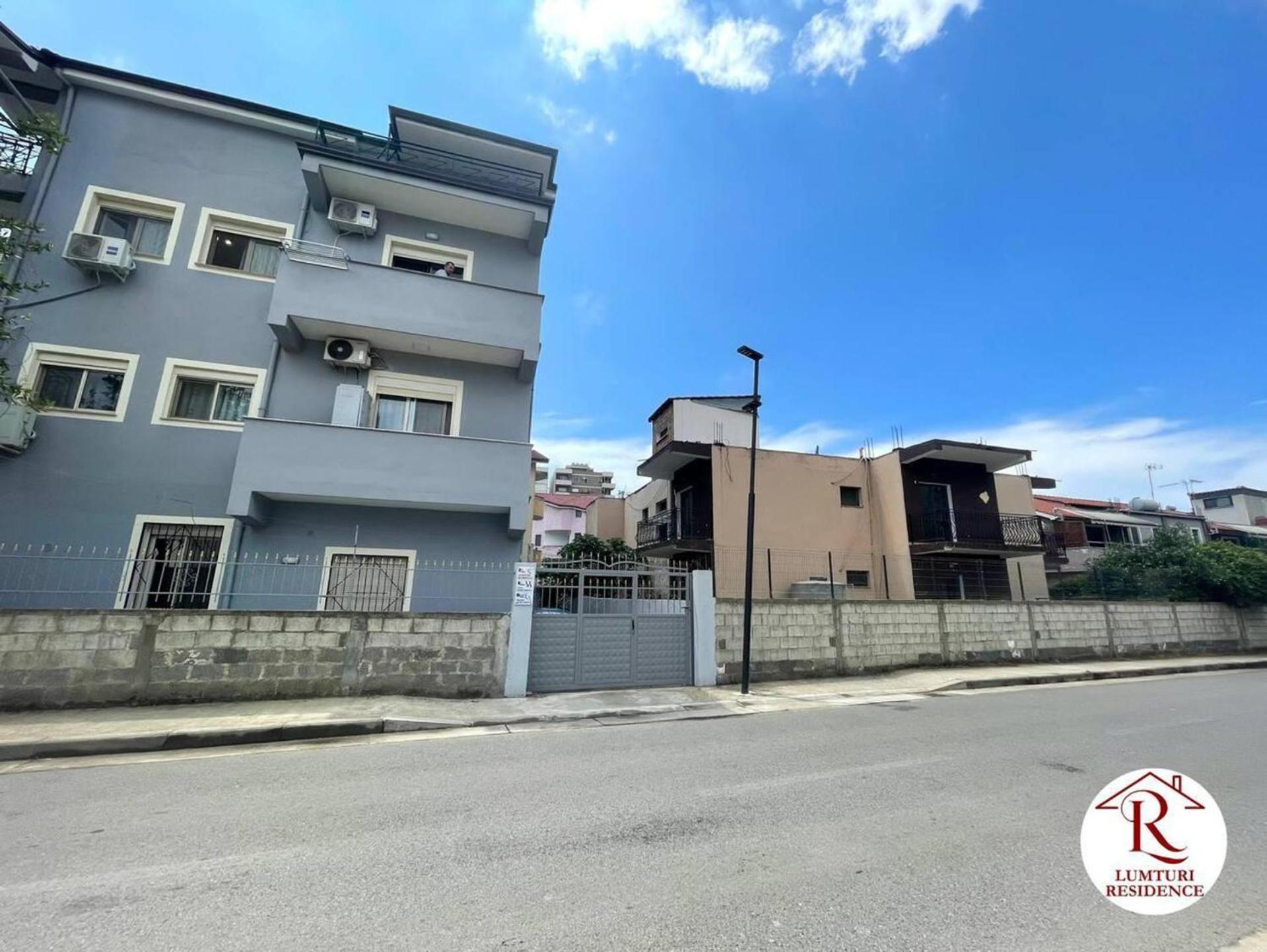 1 Bed Apartment Sleeps 2 with Tv WiFi & Parking