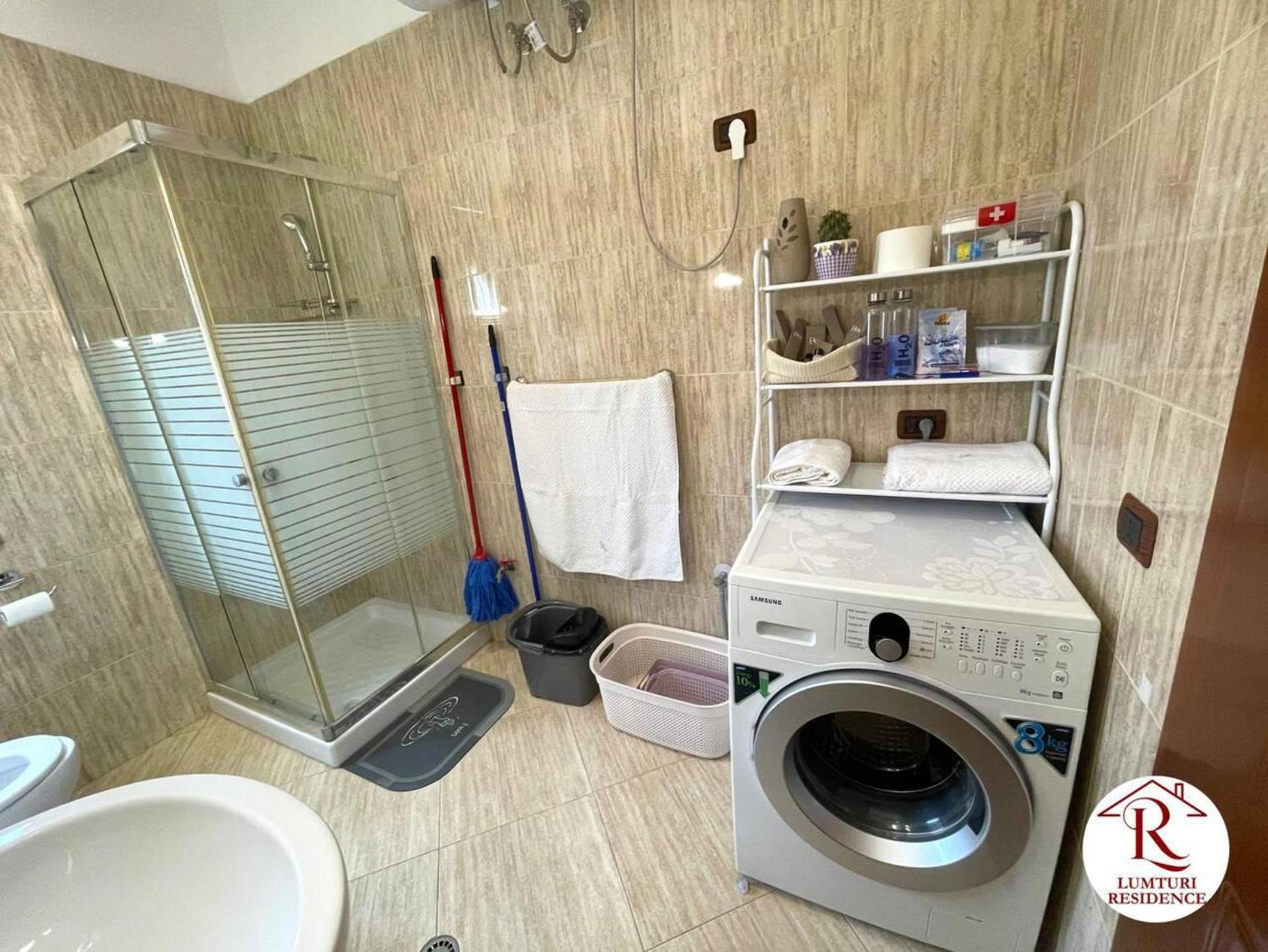1 Bed Apartment Sleeps 2 with Tv WiFi & Parking