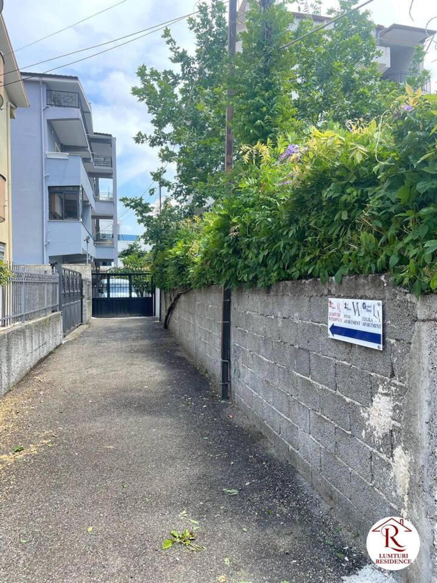 1 Bed Apartment Sleeps 2 with Tv WiFi & Parking