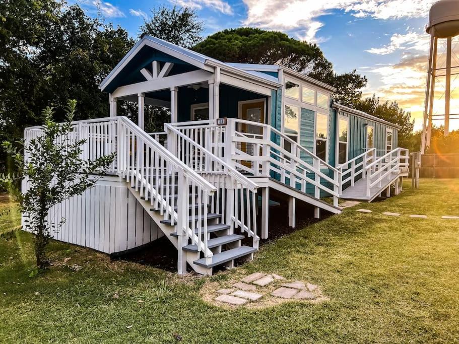 The Little Getaway-Sleeps 4, Firepit, Pet friendly view 5