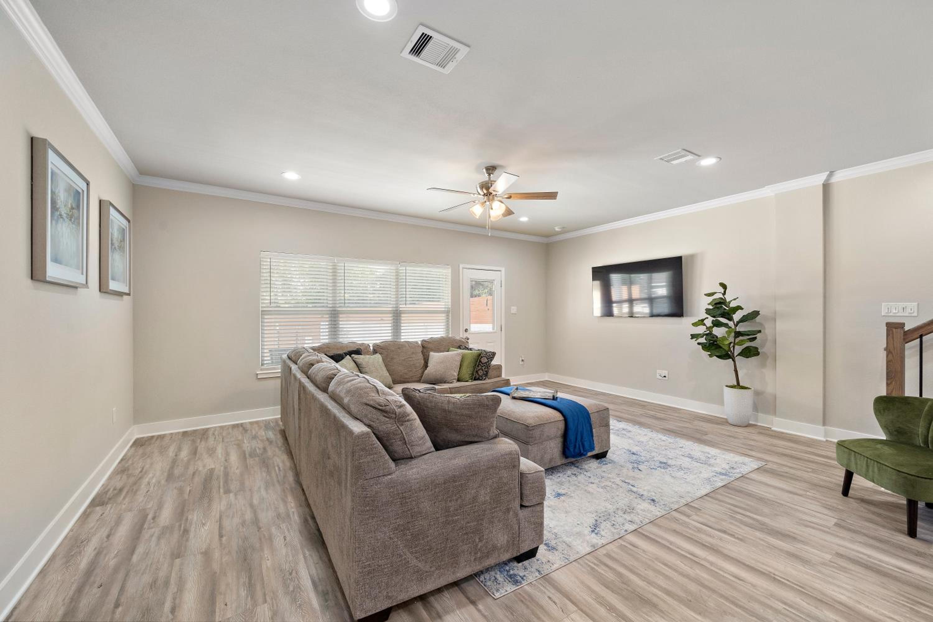 Brand new home great for family! view 3