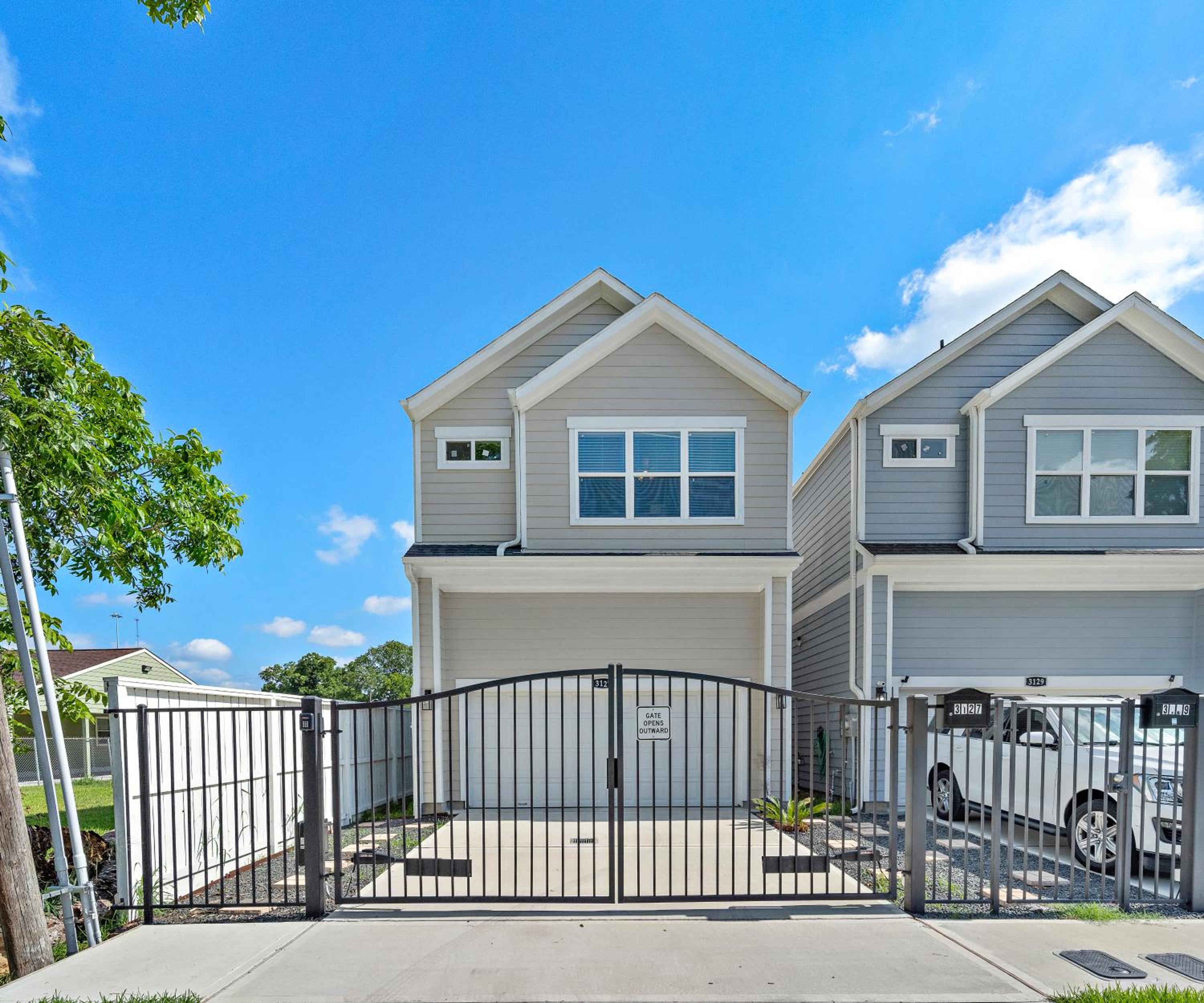 Brand new home great for family! view 2