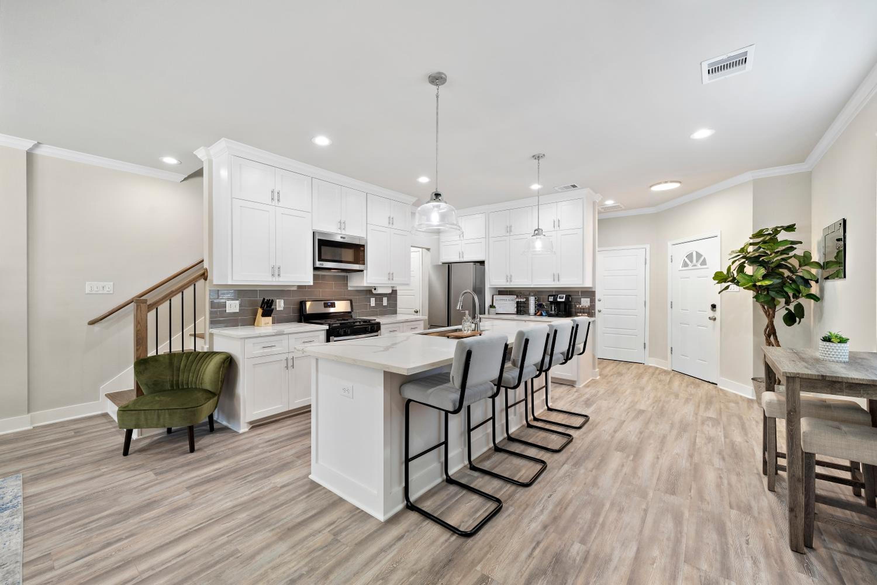 Brand new home great for family! view 4
