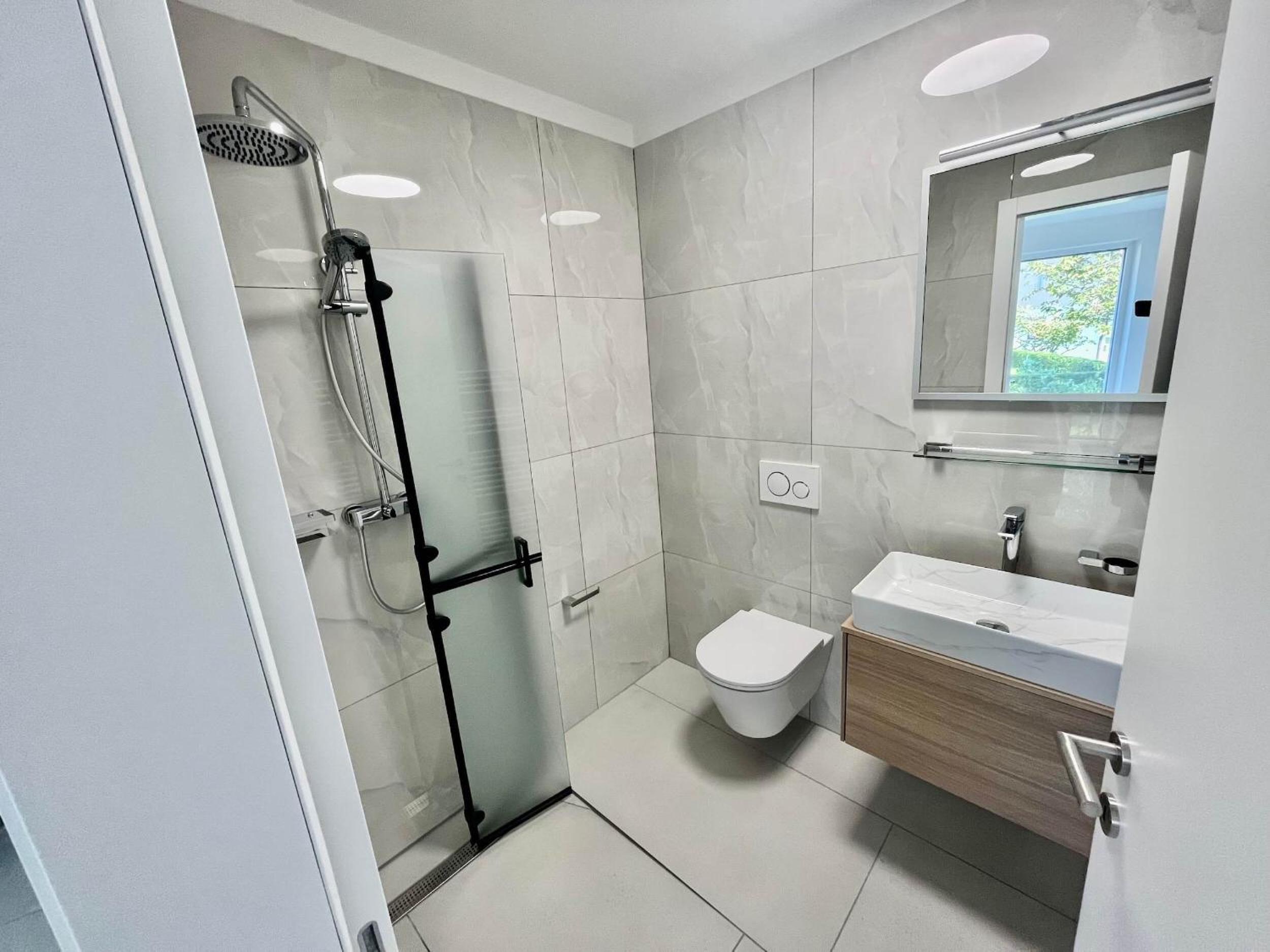 Jacobs Legacy - 4 Bedroom House, Free Parking, near City Center