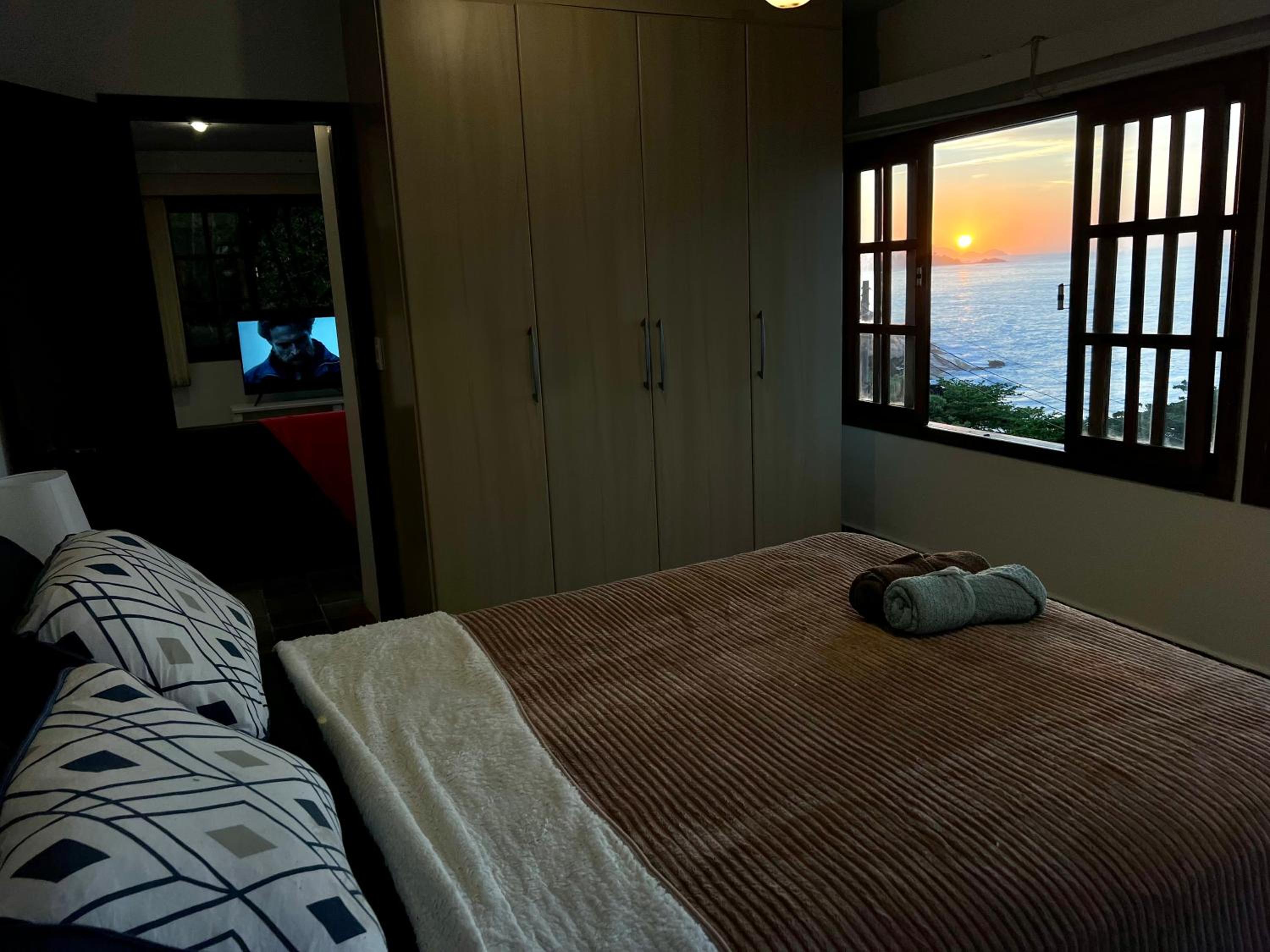 Chic Ocean View - The Modern Sunrise Home