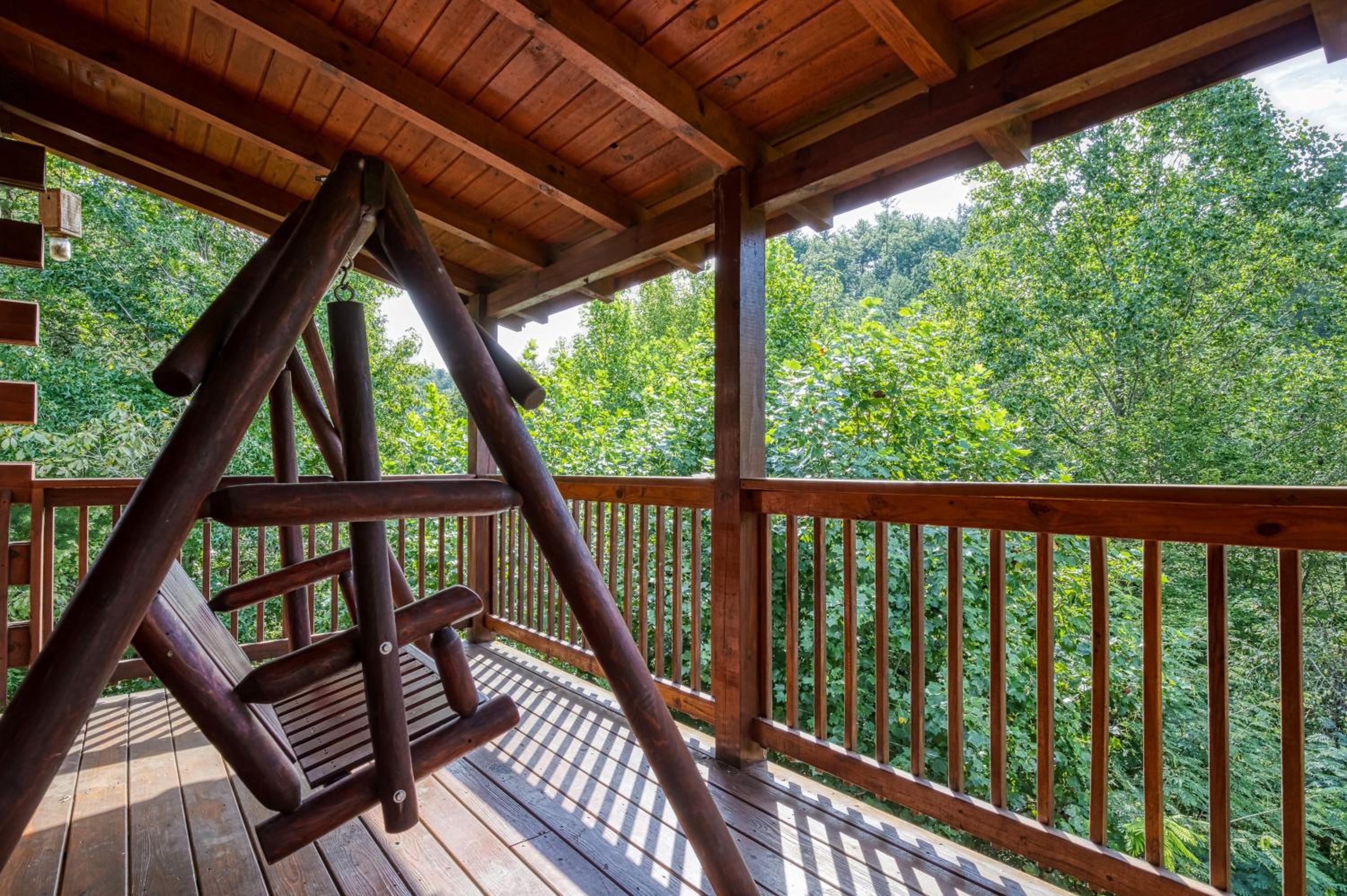 Pandora's Retreat, Hot Tub, Game Room, WIFI, Free Attraction Tickets!!!