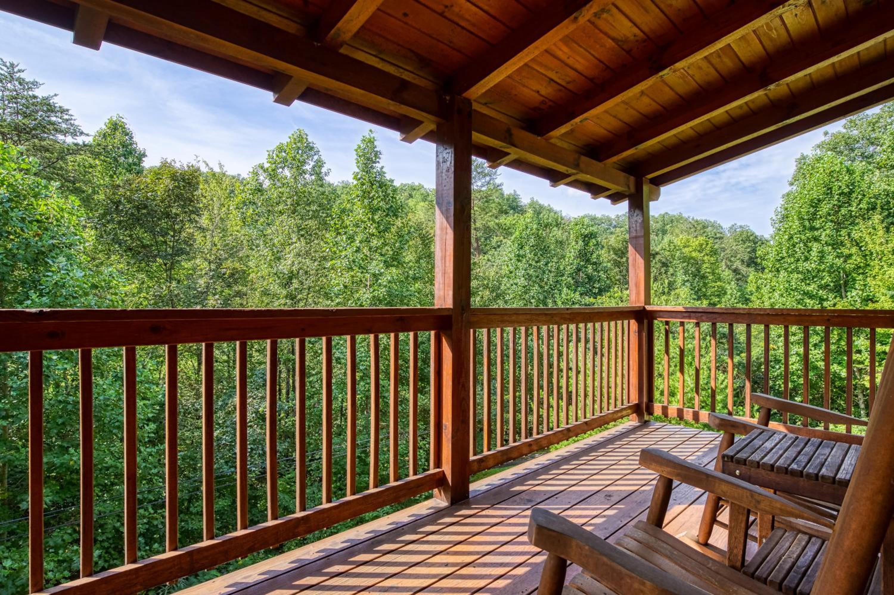 Pandora's Retreat, Hot Tub, Game Room, WIFI, Free Attraction Tickets!!!
