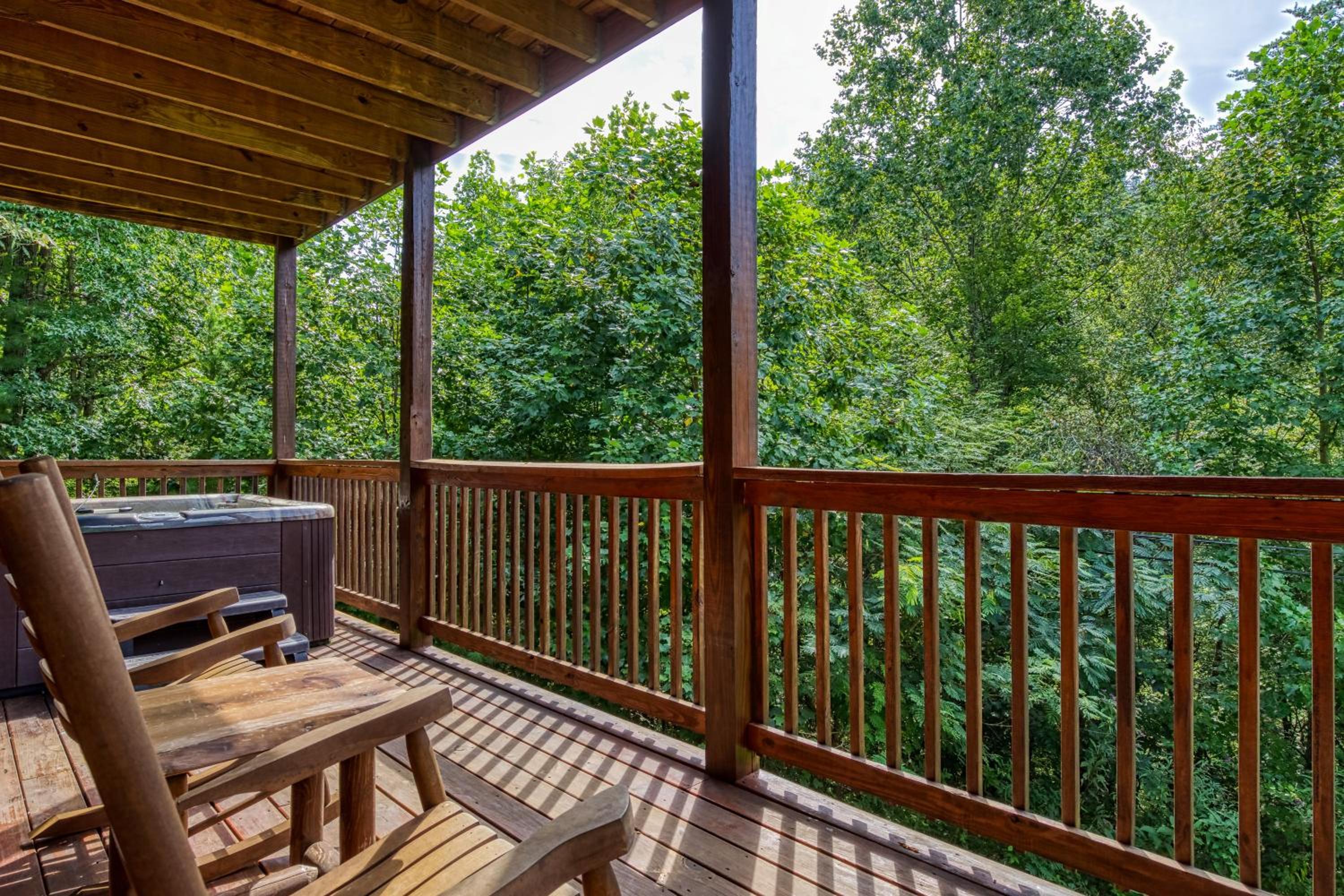 Pandora's Retreat, Hot Tub, Game Room, WIFI, Free Attraction Tickets!!!