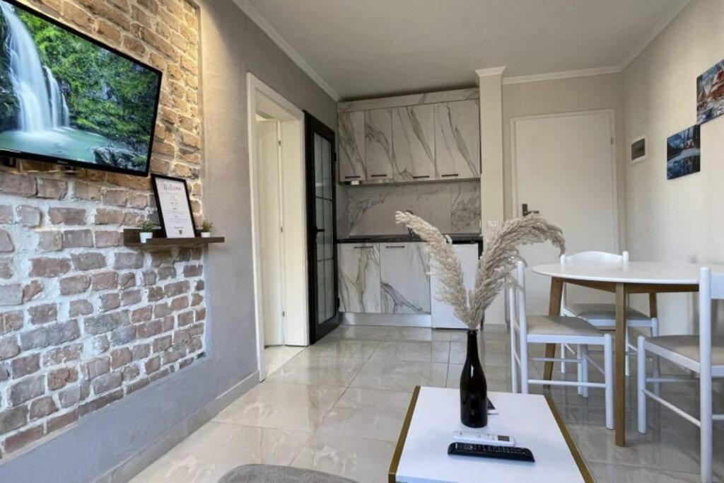 Central Apartment M. Shyri str.1
