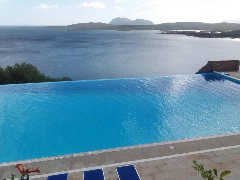 Monolocale con piscina condominiale vista mare view 5