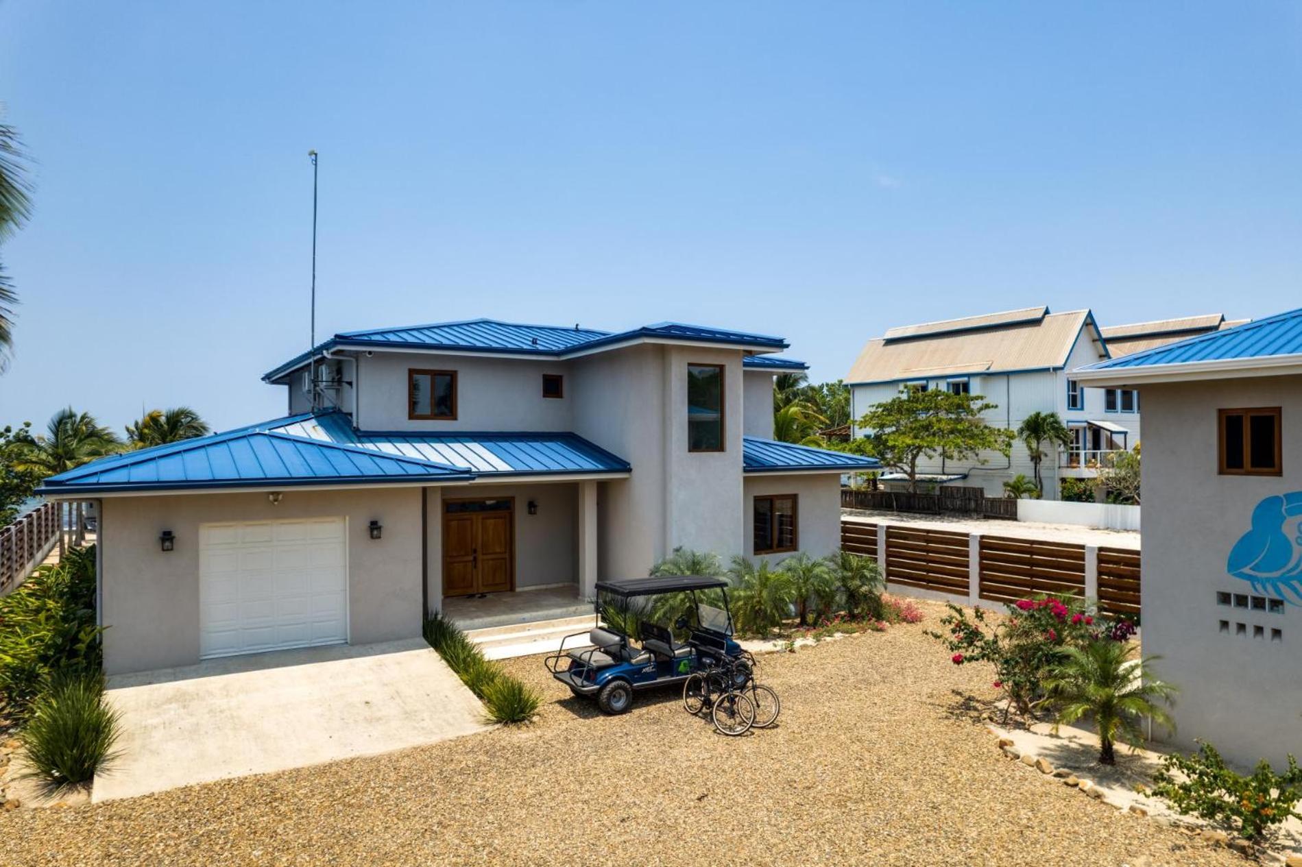 South Gull - 5 Bedroom Beachfront Villa w Large Pool Staff