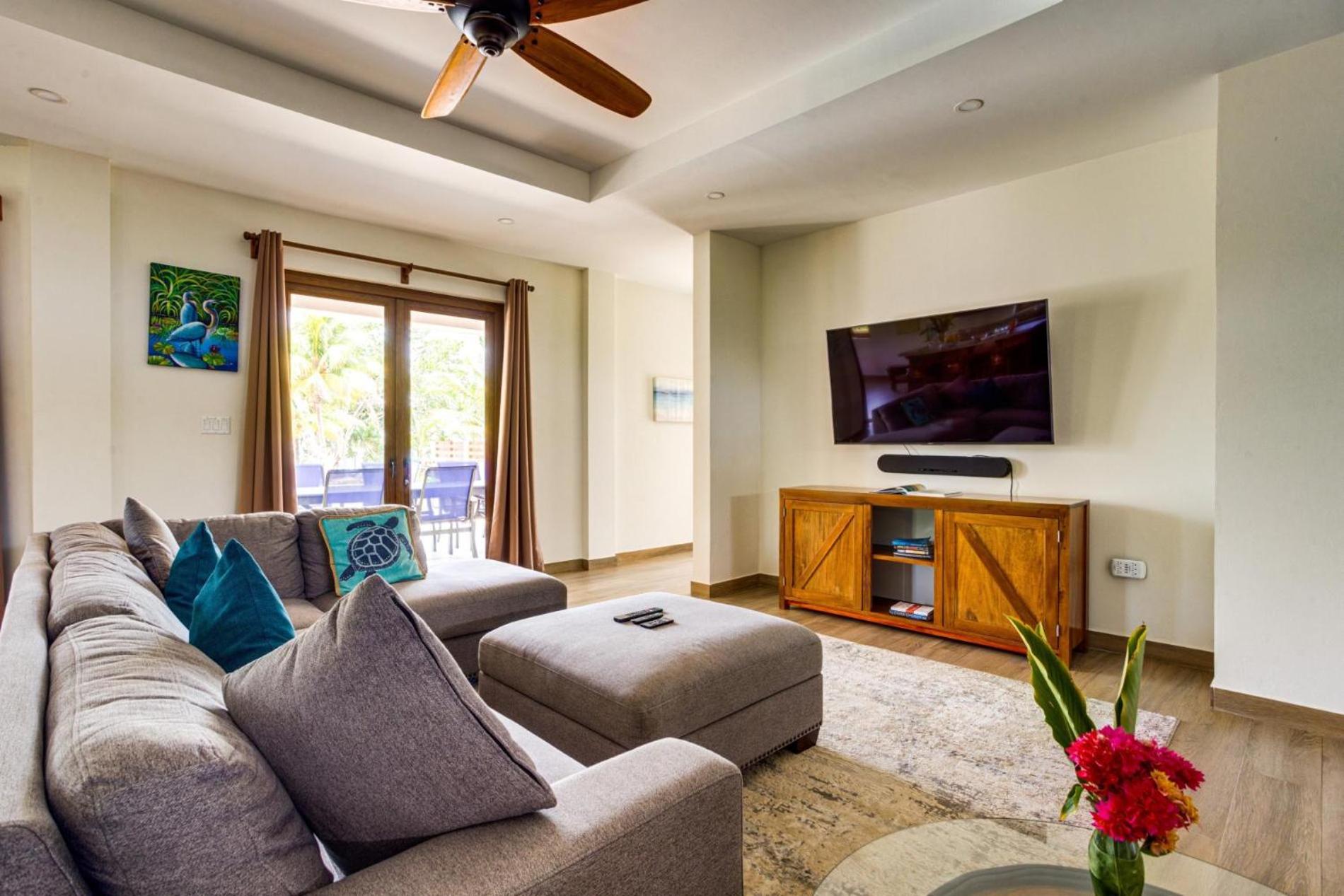 South Gull - 5 Bedroom Beachfront Villa w Large Pool Staff