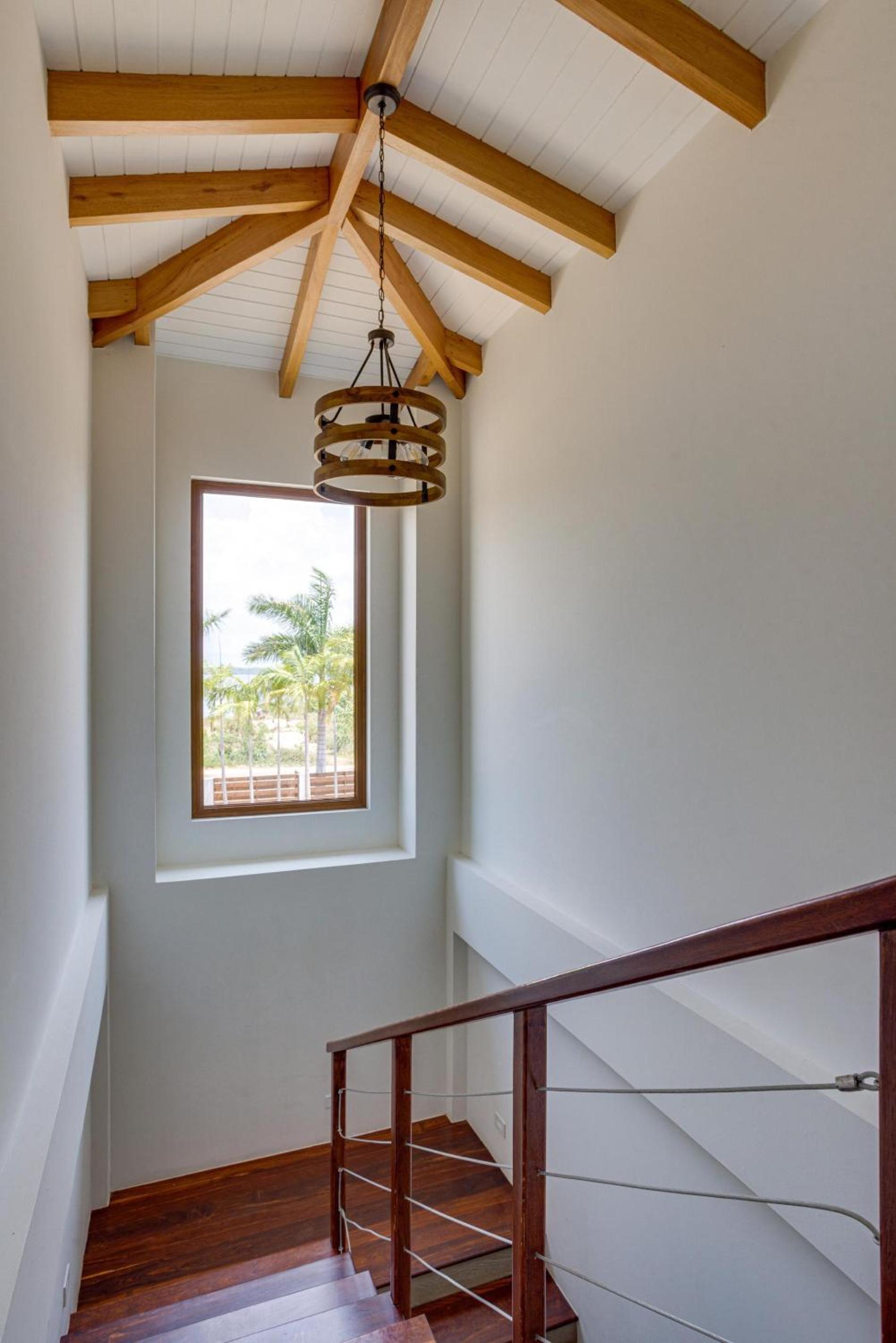 South Gull - 5 Bedroom Beachfront Villa w Large Pool Staff