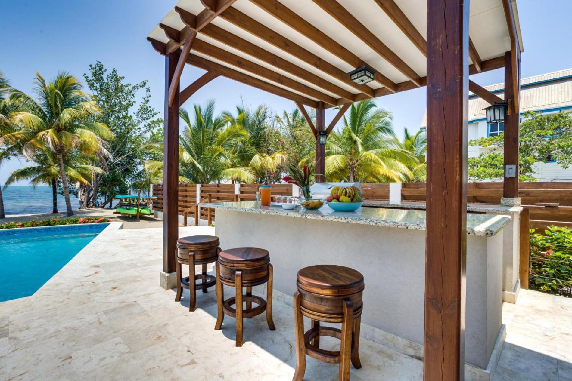 South Gull - 5 Bedroom Beachfront Villa w Large Pool Staff