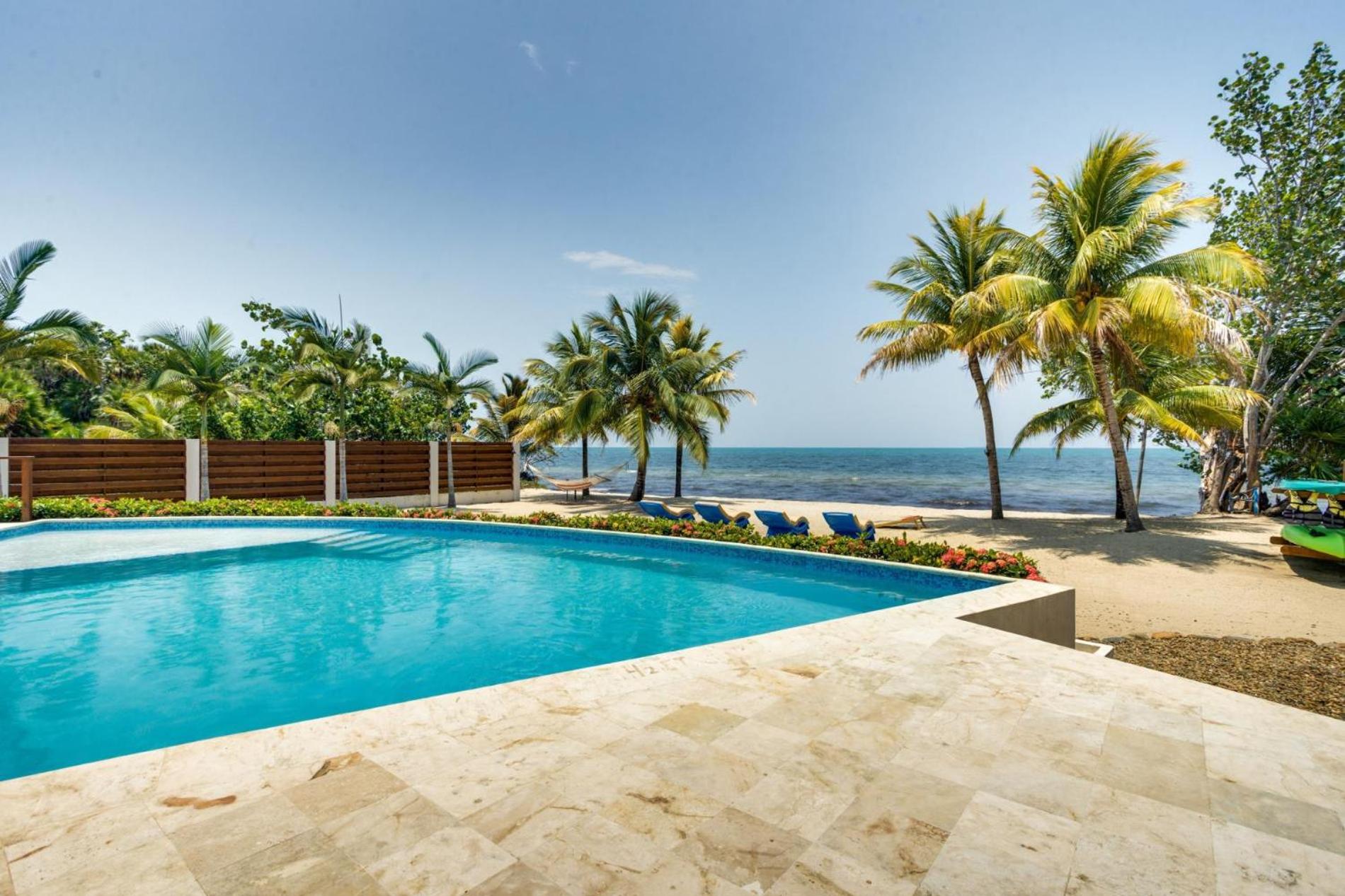 South Gull - 5 Bedroom Beachfront Villa w Large Pool Staff
