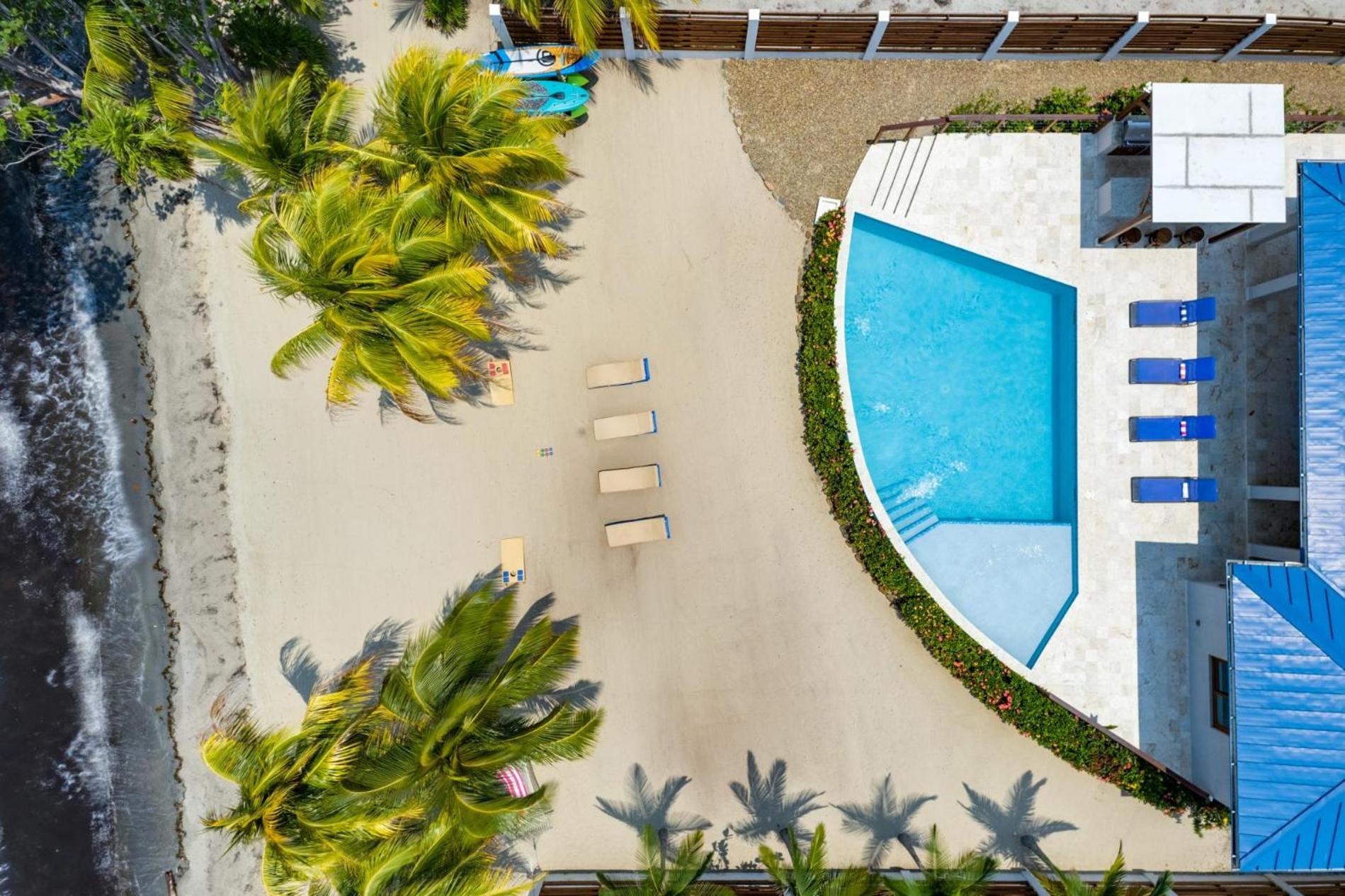 South Gull - 5 Bedroom Beachfront Villa w Large Pool Staff