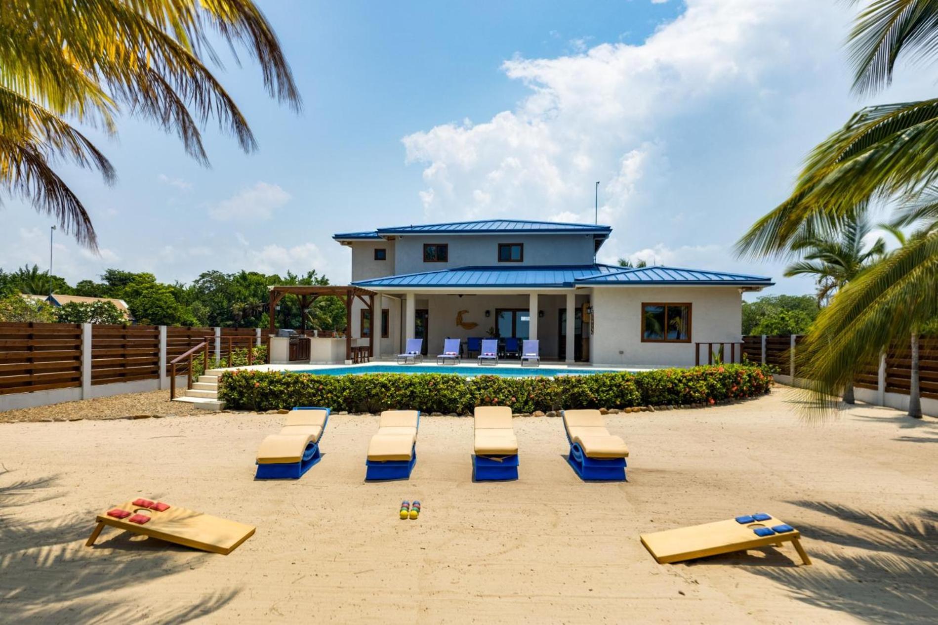 South Gull - 5 Bedroom Beachfront Villa w Large Pool Staff