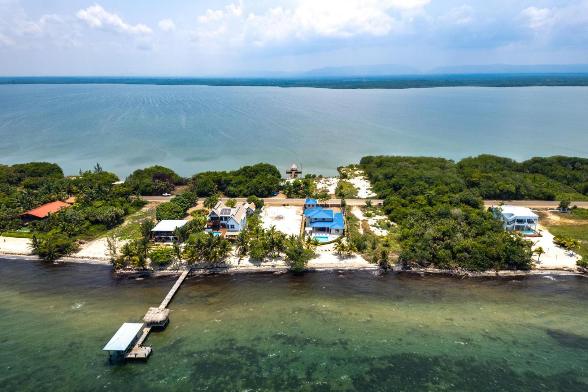 South Gull - 5 Bedroom Beachfront Villa w Large Pool Staff