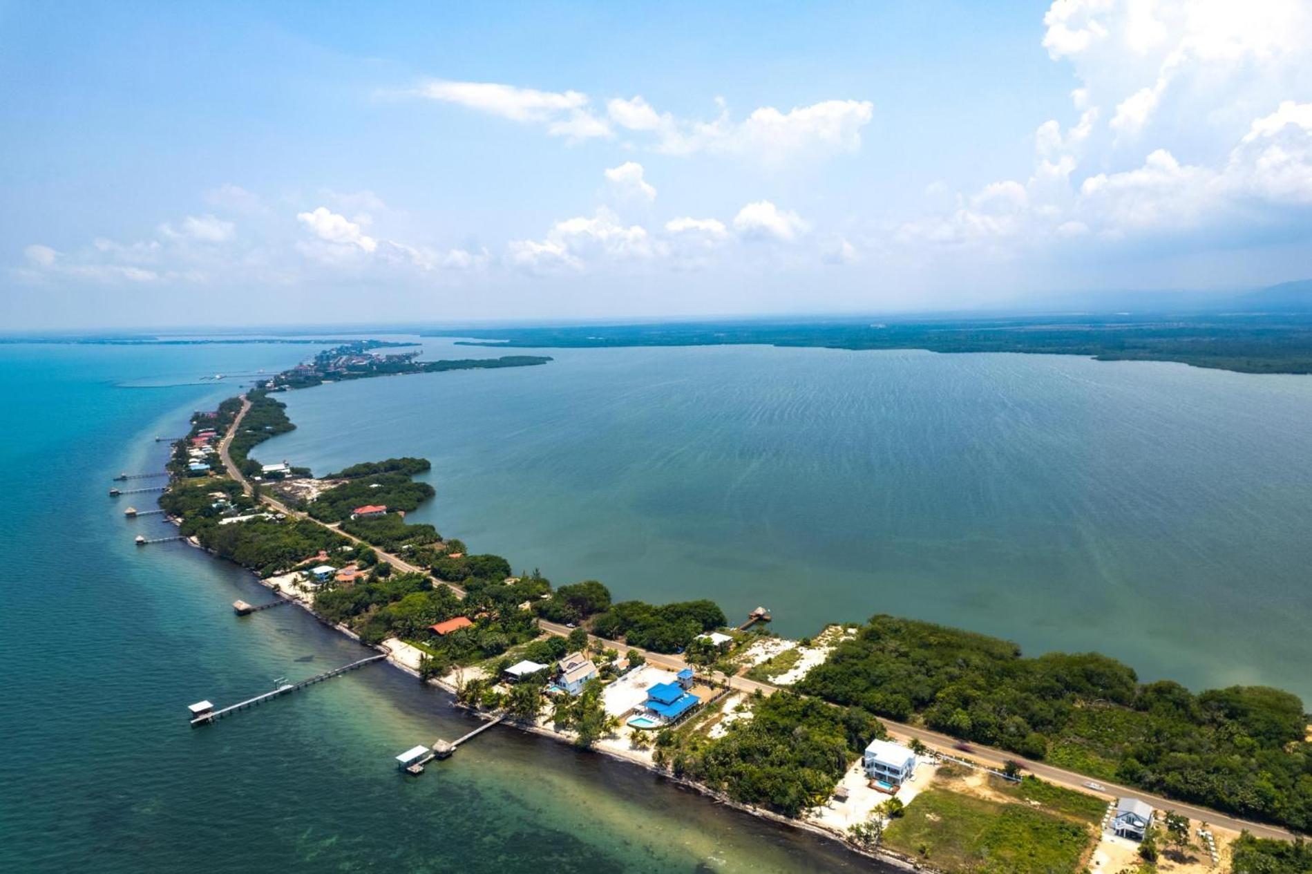 South Gull - 5 Bedroom Beachfront Villa w Large Pool Staff