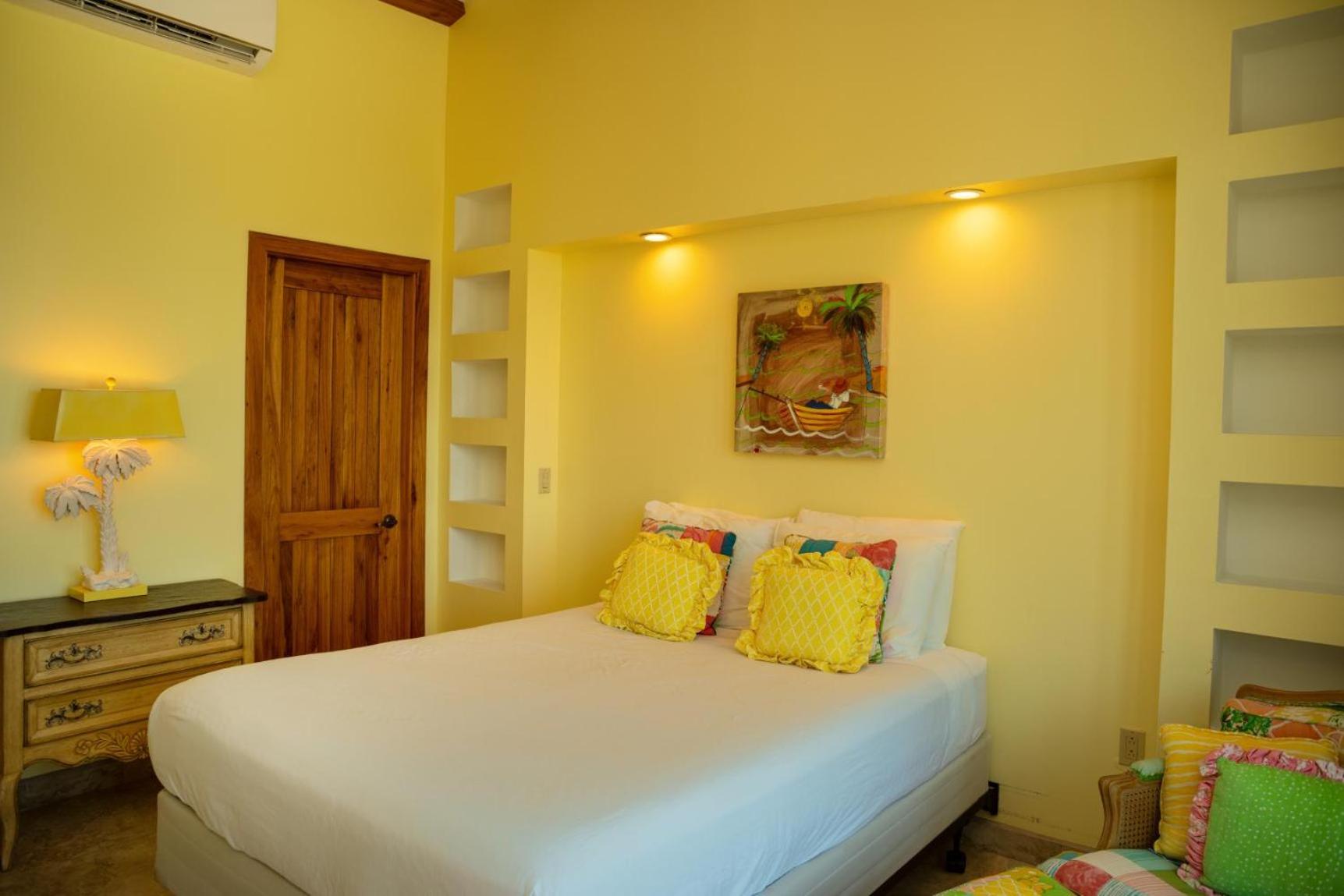 Surfside Gecko - Large Oceanfront Villa with Pool Close to Village