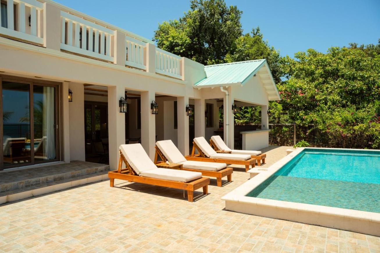 Surfside Gecko - Large Oceanfront Villa with Pool Close to Village