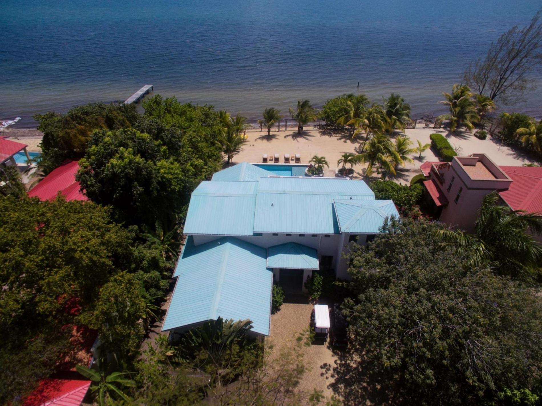 Surfside Gecko - Large Oceanfront Villa with Pool Close to Village