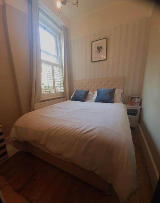 Charming Luxury 1 Bed Apartment view 3
