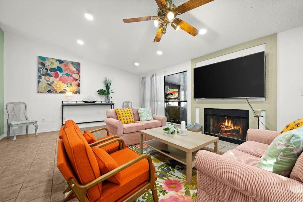 Vibrant House Near Beaches view 5