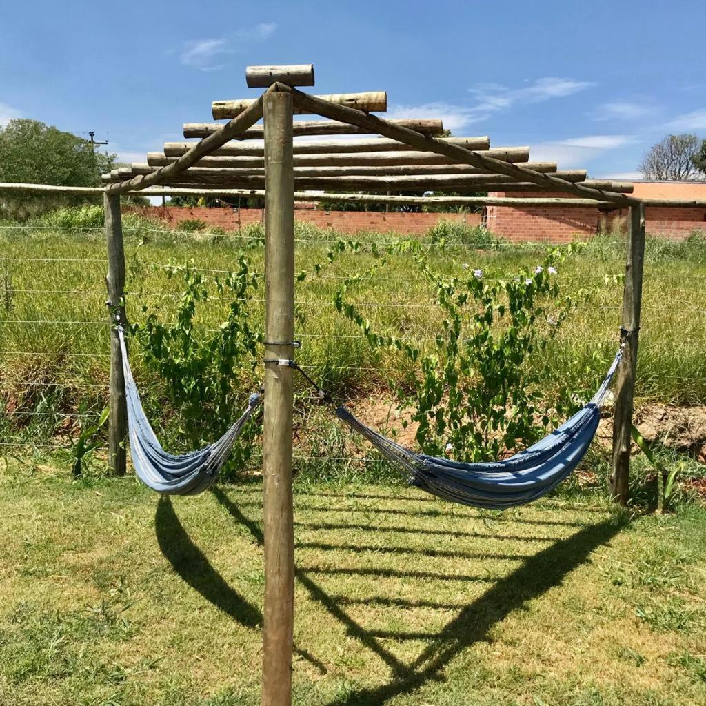 Casa de Campo / Sítio + Chalé Suíço + Área Festa + Piscina