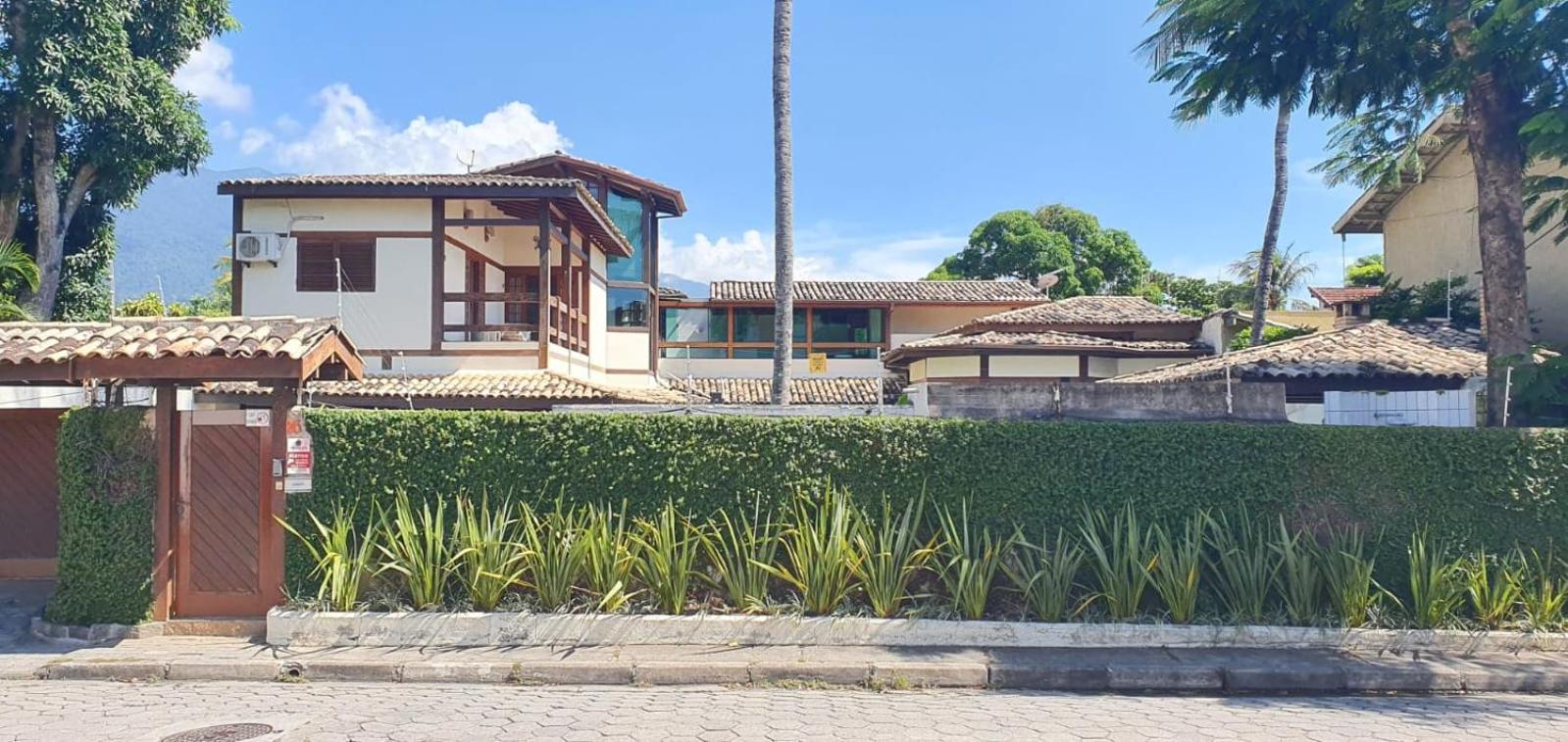 Pereque Beach House