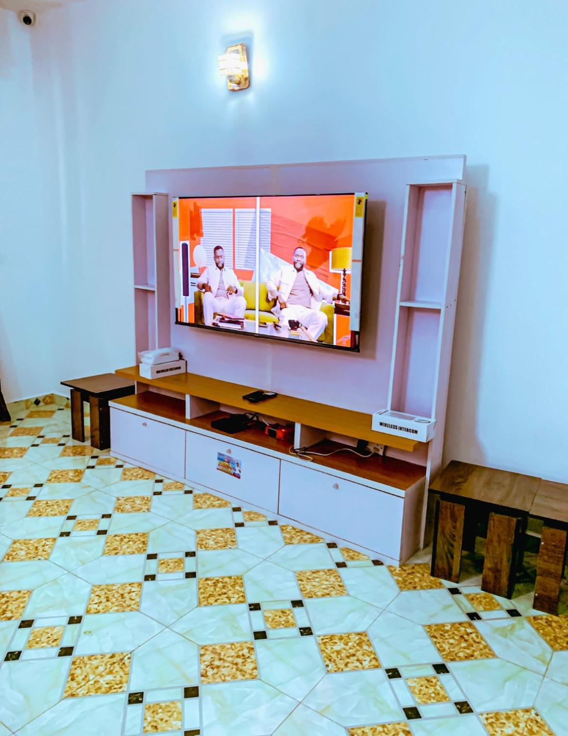 Select Elegant 3 Rooms 3 sized king-bed @ Abuja FCT view 5