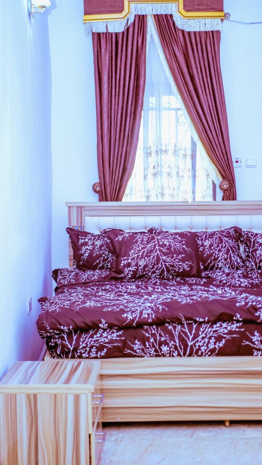 Select Elegant 3 Rooms 3 sized king-bed @ Abuja FCT view 3