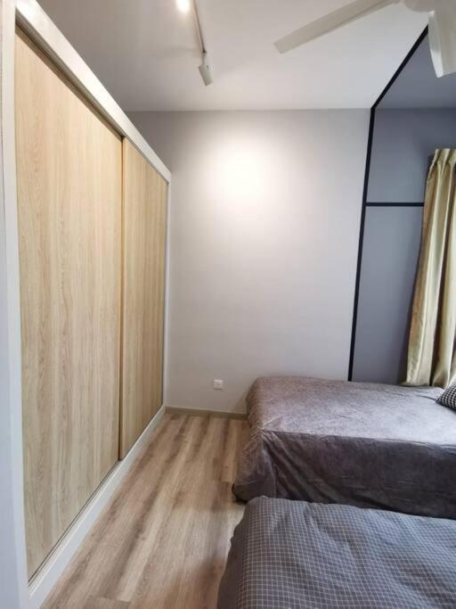 0813bathtubsuite3+1room5bed2carp midvalleyjbcenter