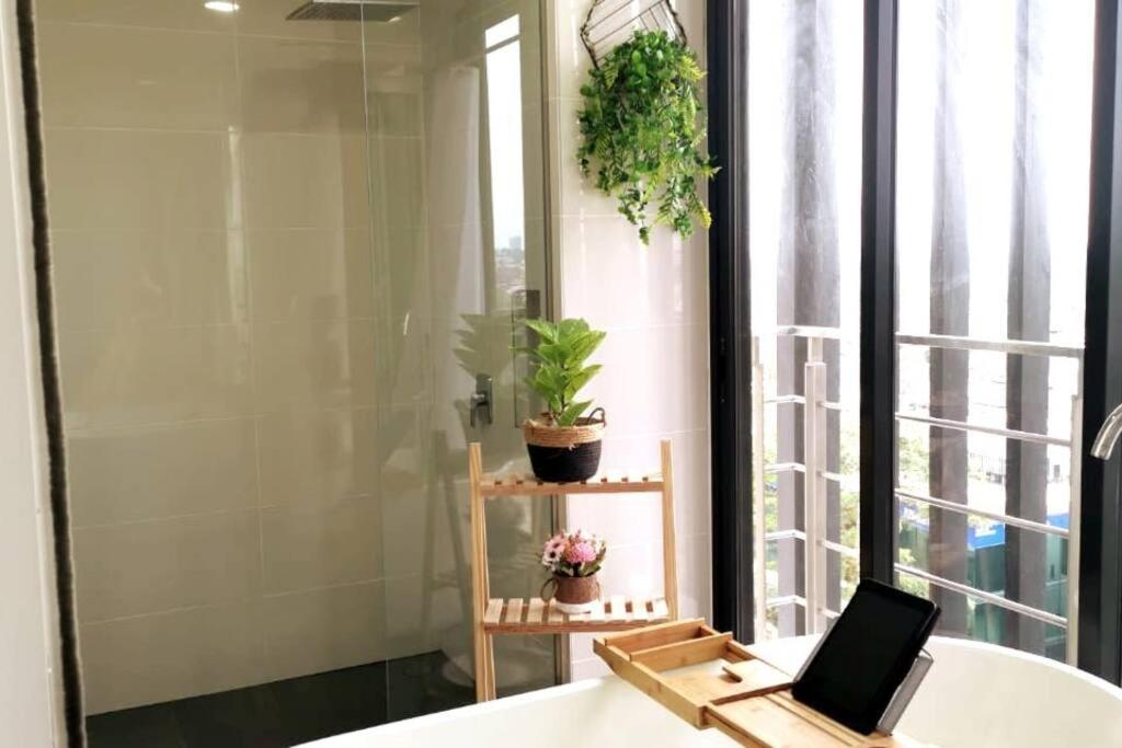 0813bathtubsuite3+1room5bed2carp midvalleyjbcenter