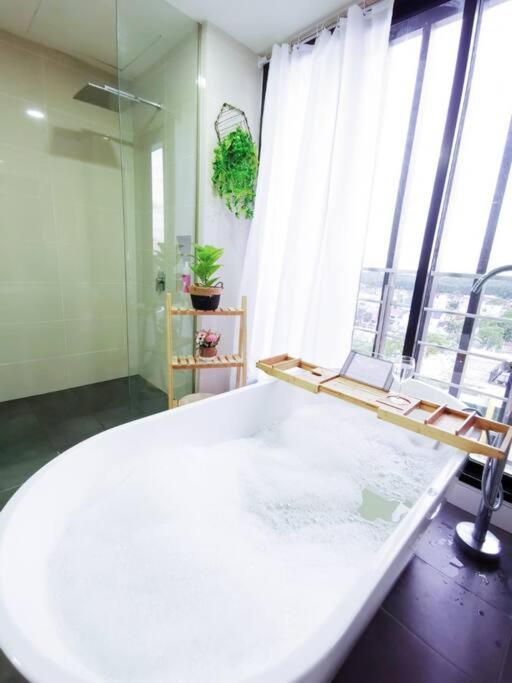 0813bathtubsuite3+1room5bed2carp midvalleyjbcenter