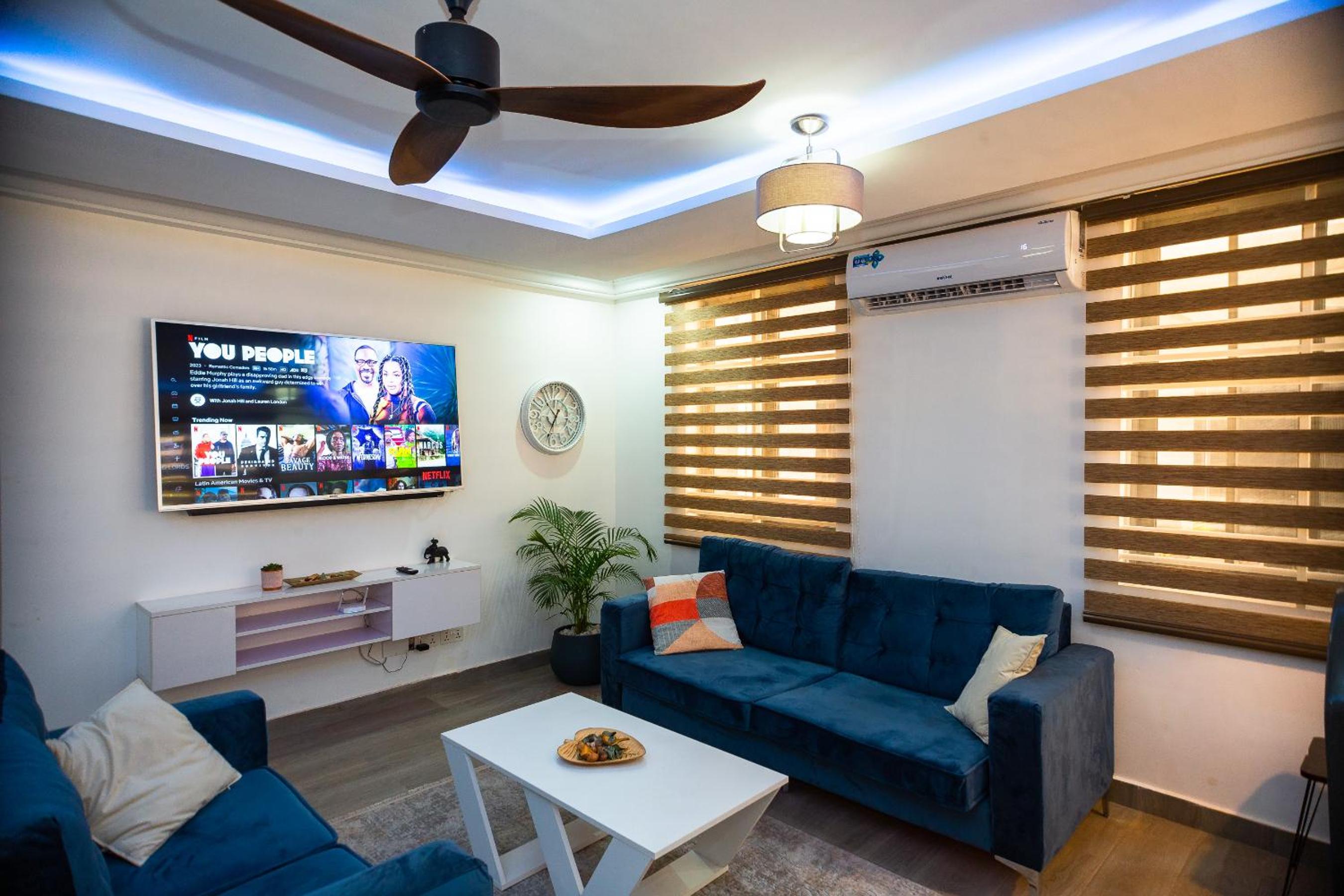 Cozy 3 bedroom apartment with a pool view 3
