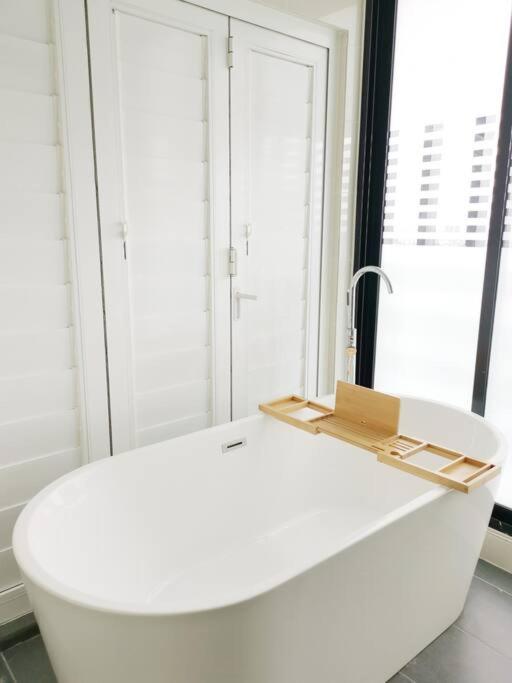 2101BAthtubsuite 3+1room2carp3wc midvelleyjbcenter