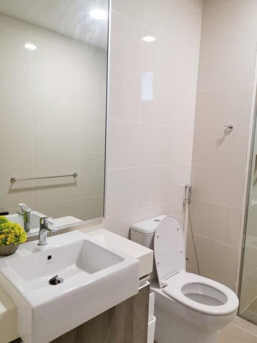 2101BAthtubsuite 3+1room2carp3wc midvelleyjbcenter