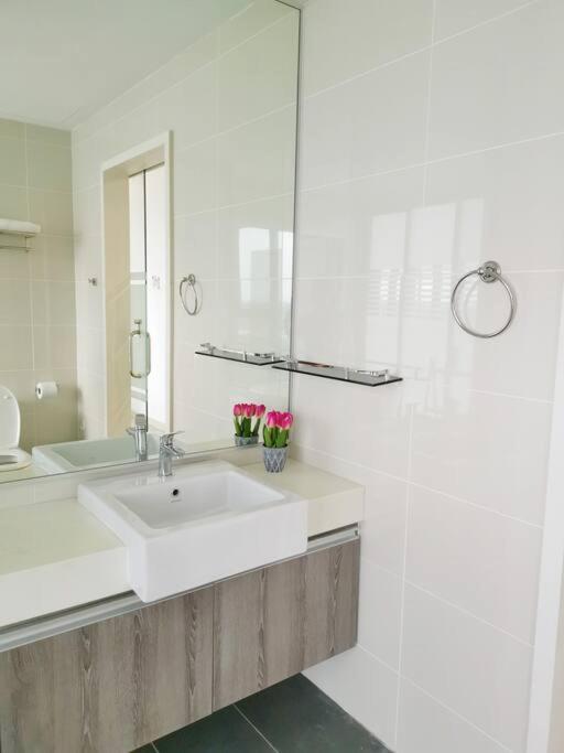 2101BAthtubsuite 3+1room2carp3wc midvelleyjbcenter